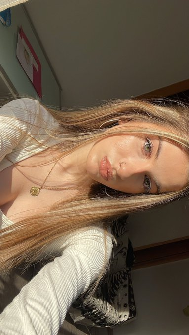 Meow42389800's tweet image. Alicia and Zoker (valorant streamer) are rumored to now be dating.