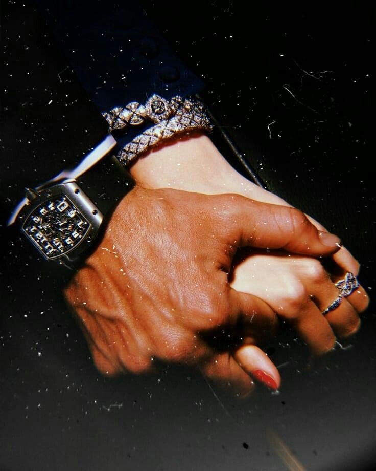 لا احتاجُ حيلة في يَديّ 

       احتاج تشابك أصابعك 
❤️❤️❤️