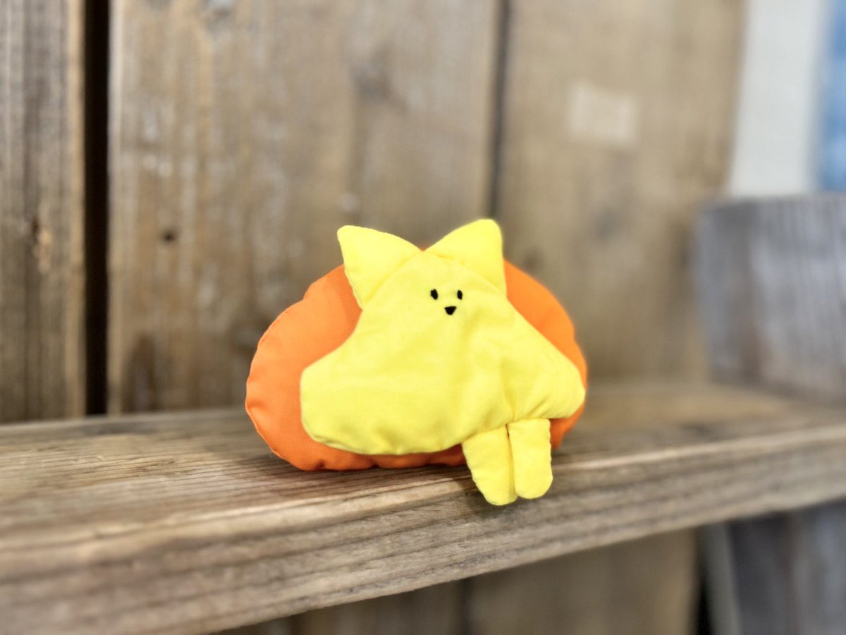 2日間のグループ展、無事完走しました！きていただいたみなさん本当にありがとうございました☺️今回もたくさんのかわいい〜を貰えたし、ブロマイドも作れたし、いつもと違う手触りのぽけも産まれたし、大満足の展示会でした👏
#つゆのさんずい展