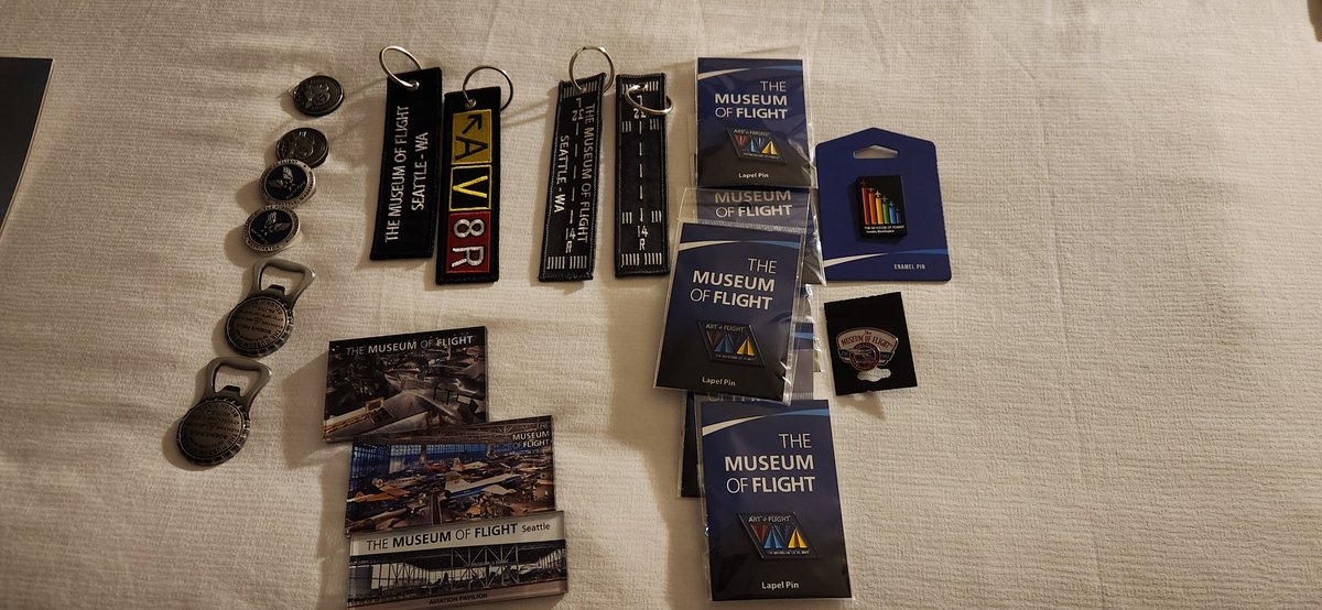 Cherish_Desire's tweet image. When you always need to bring something back for your coworkers because you actually enjoy them.  #boeing #museumofflight #Seattle it was a great gift shop!
