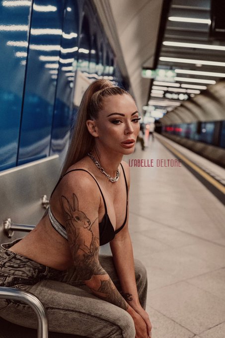 New press shots for music.  I like them, but I&rsquo;m still a bit weird about not shooting &lsquo;glamour&rsquo; photos<a href="/tag/railme"class="tags"><span>#railme</span></a>