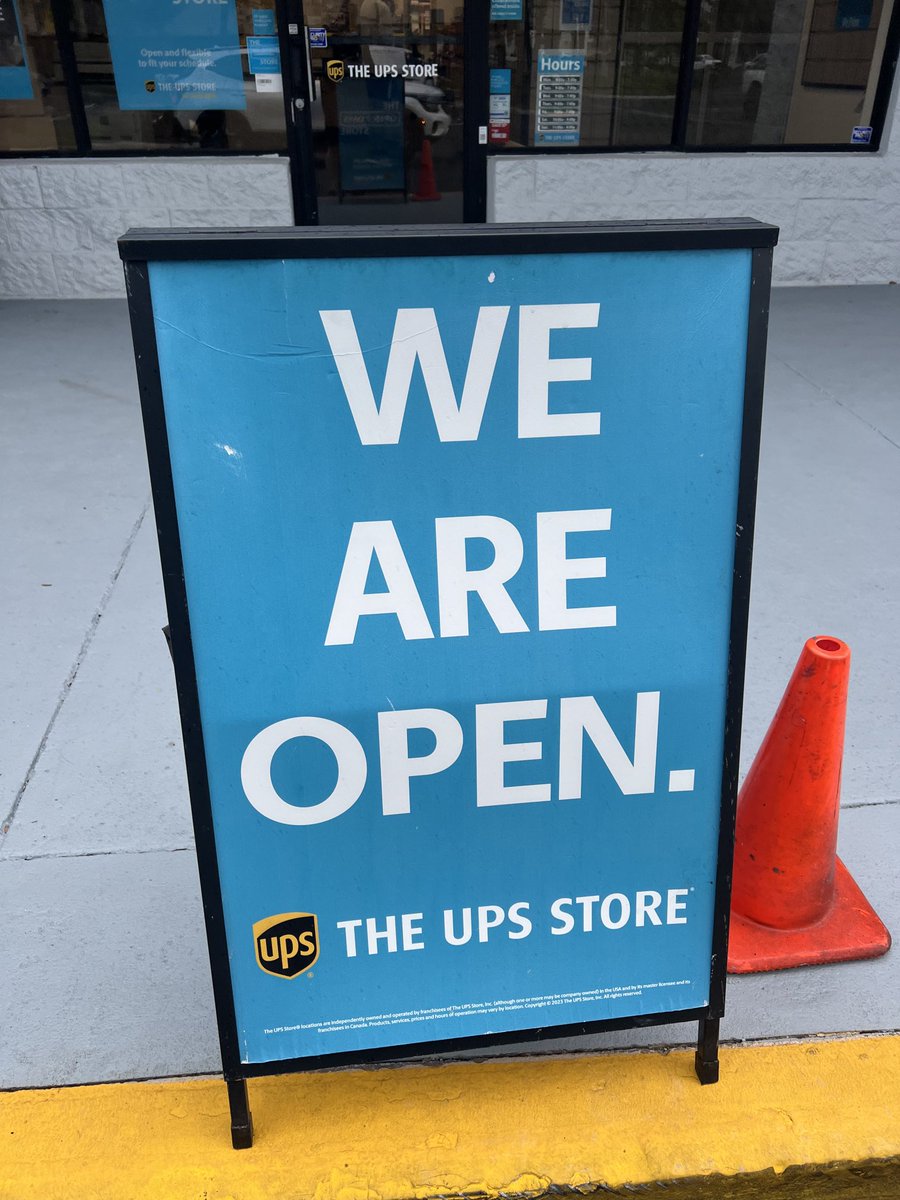 UPS store open on Sundays is key when you’ve got FBM to send out before vacation! ⁦<a href="/flips4miles/">Miles</a>⁩