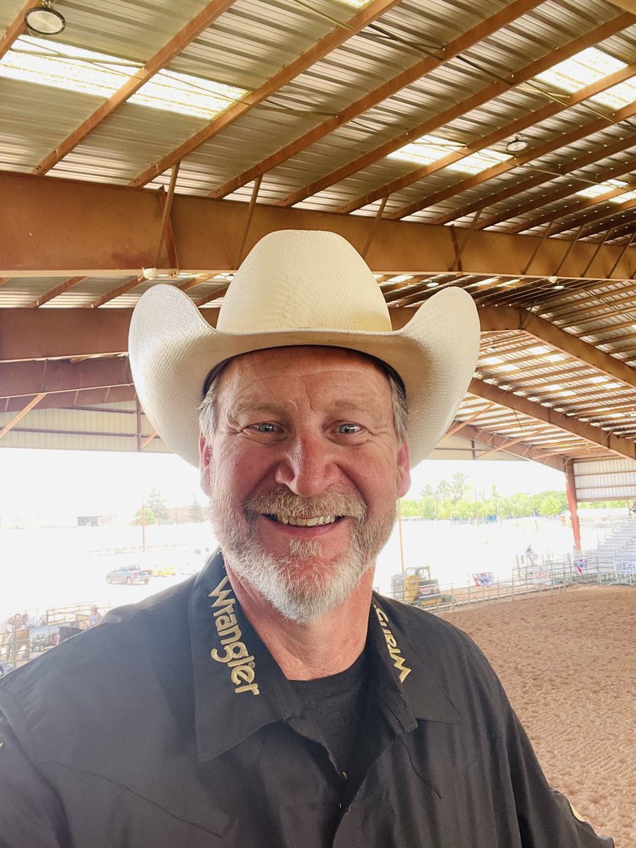 MJBuffsVoice's tweet photo. Getting ready for our final performance here in Las Cruces!!! #PBRA #Buckingbroncs #MilitaryAppreciationDay 🤠🐴🎤 https://t.co/8gFedpB4EM