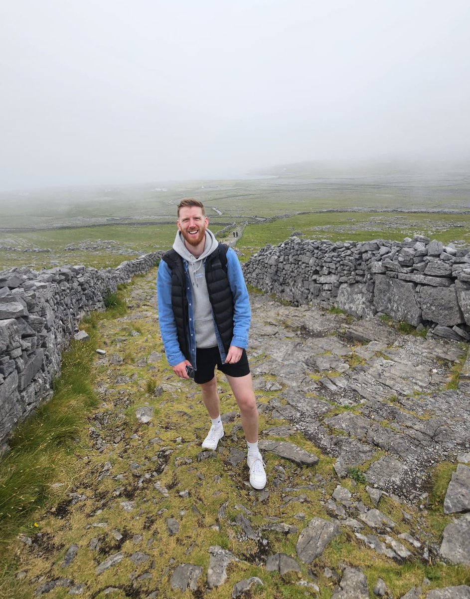 That last pic really blew up so here’s your reminder that I’m 6’6 and single✌🏻🇮🇪