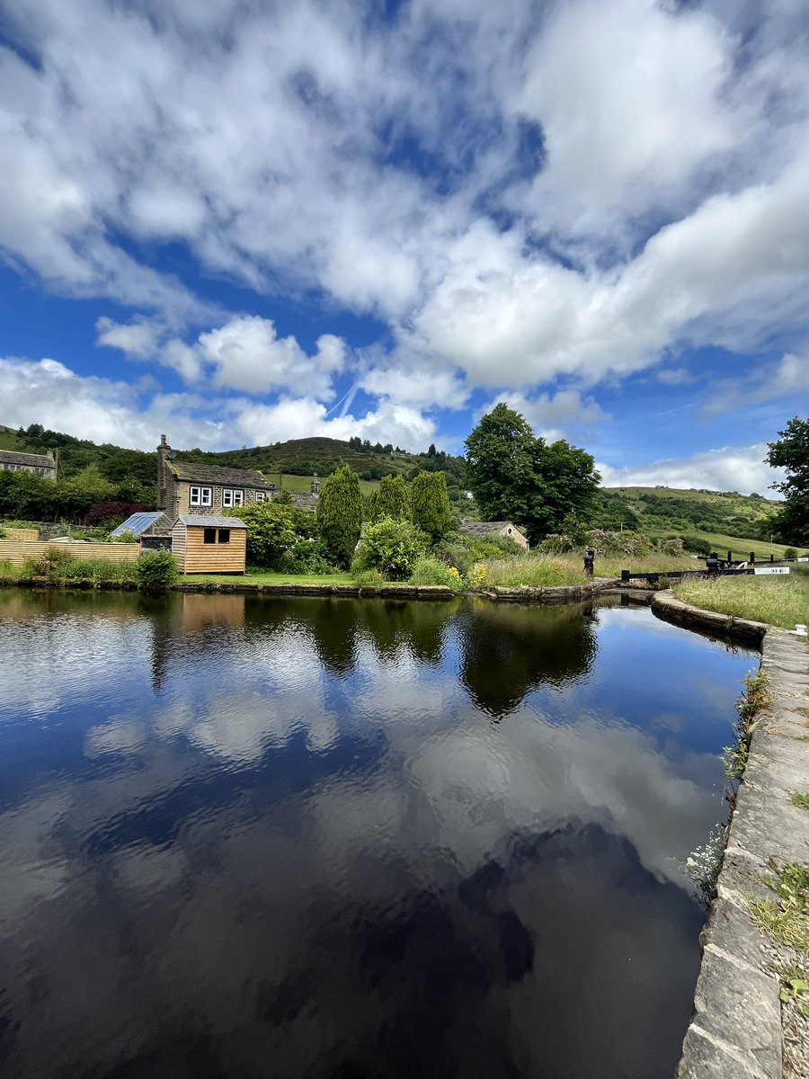 Lee Wilkinson (@lee_wilkinson2) on Twitter photo Enjoying the rare sunshine weather with a 5 mile canal walk - pigeon ended with food!
Coffee and pastries at <a href="/handmadebakery/">The Handmade Bakery</a>
Lunch at Peel St Social (Happy Birthday 🎈)
Stunning scenery and a pleasant gradient between Marsden and Slaithwaite!
🥾🥾🥾🥾🥾 Enjoying the rare sunshine weather with a 5 mile canal walk - pigeon ended with food!
Coffee and pastries at <a href="/handmadebakery/">The Handmade Bakery</a>
Lunch at Peel St Social (Happy Birthday 🎈)
Stunning scenery and a pleasant gradient between Marsden and Slaithwaite!
🥾🥾🥾🥾🥾