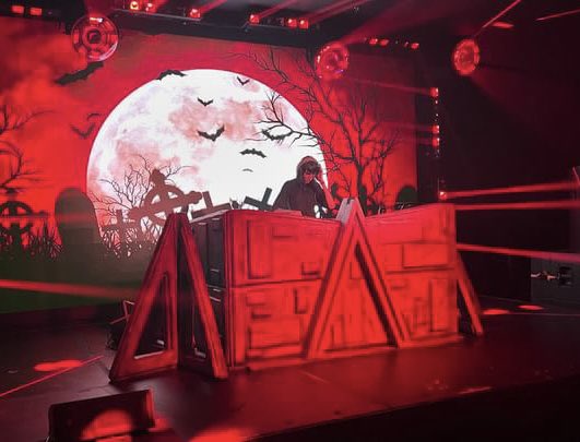 I got to DJ at Area 15 last night and use a full CDJ set up for the first time ever! What a blast! It