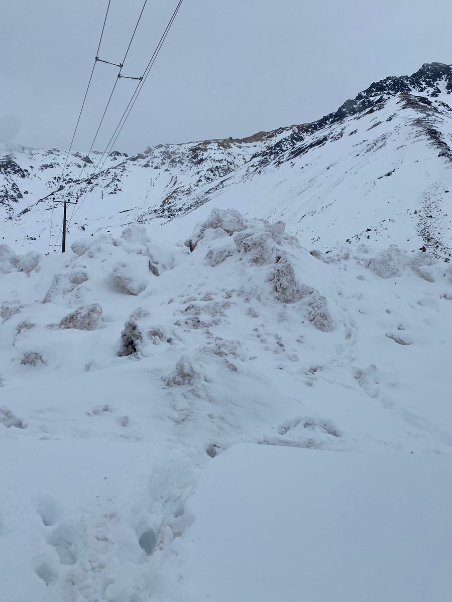 alegriagonzaa's tweet photo. 🚨☃️#CajónDelMaipo Vecinos reportan avalancha antes de Las Amarillas @reddeemergencia @RNE_Alpha_8 @GrupoWurtlitzer @Seba_Sismos_CL @cristobalreus @Carlos_tmk @RNESANTIAGO @cleivamoris @djgraff_German @alligohler @Sepulinares @RedGeoChile https://t.co/gfy9xegUm9