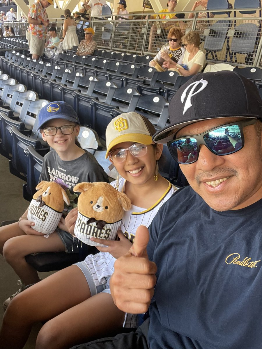 paydroh74's tweet photo. Girls day out. They did it for the plushies!
#forthefaithful https://t.co/JREYFzMZ0z
