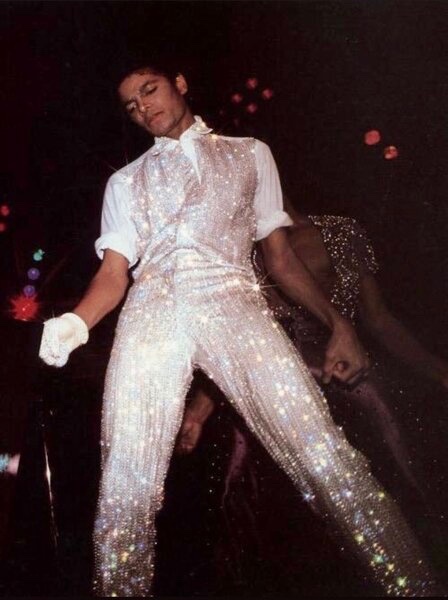 semmiras's tweet photo. Michael Jackson being a fashion icon throughout the years a thread:

Michael during the Triumph tour https://t.co/TcUymOelxu