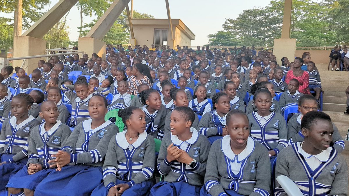 UMNamugongo's tweet image. What a beautiful way to connect faith and learning! Our teachers from both the Nursery and Secondary sections animated Mass in church today, making it a truly exciting and memorable experience for our students. A family that prays together stays together.