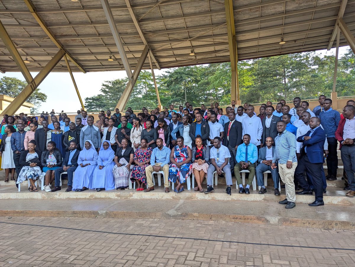 UMNamugongo's tweet image. What a beautiful way to connect faith and learning! Our teachers from both the Nursery and Secondary sections animated Mass in church today, making it a truly exciting and memorable experience for our students. A family that prays together stays together.
