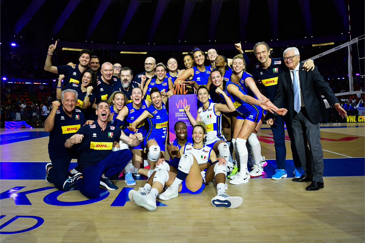 Una vittoria fantastica, frutto di lavoro e impegno. Grazie alle azzurre #LaNazionale al ct Velasco e al suo staff per averci regalato la Volleyball Nations League 2024 <a href="/volleyballworld/">Volleyball World</a> L’obiettivo era il pass per #Parigi2024 e ora siamo al 1 posto del World Ranking! <a href="/Federvolley/">Federvolley ⭐️⭐️⭐️⭐️⭐️⭐️⭐️</a>