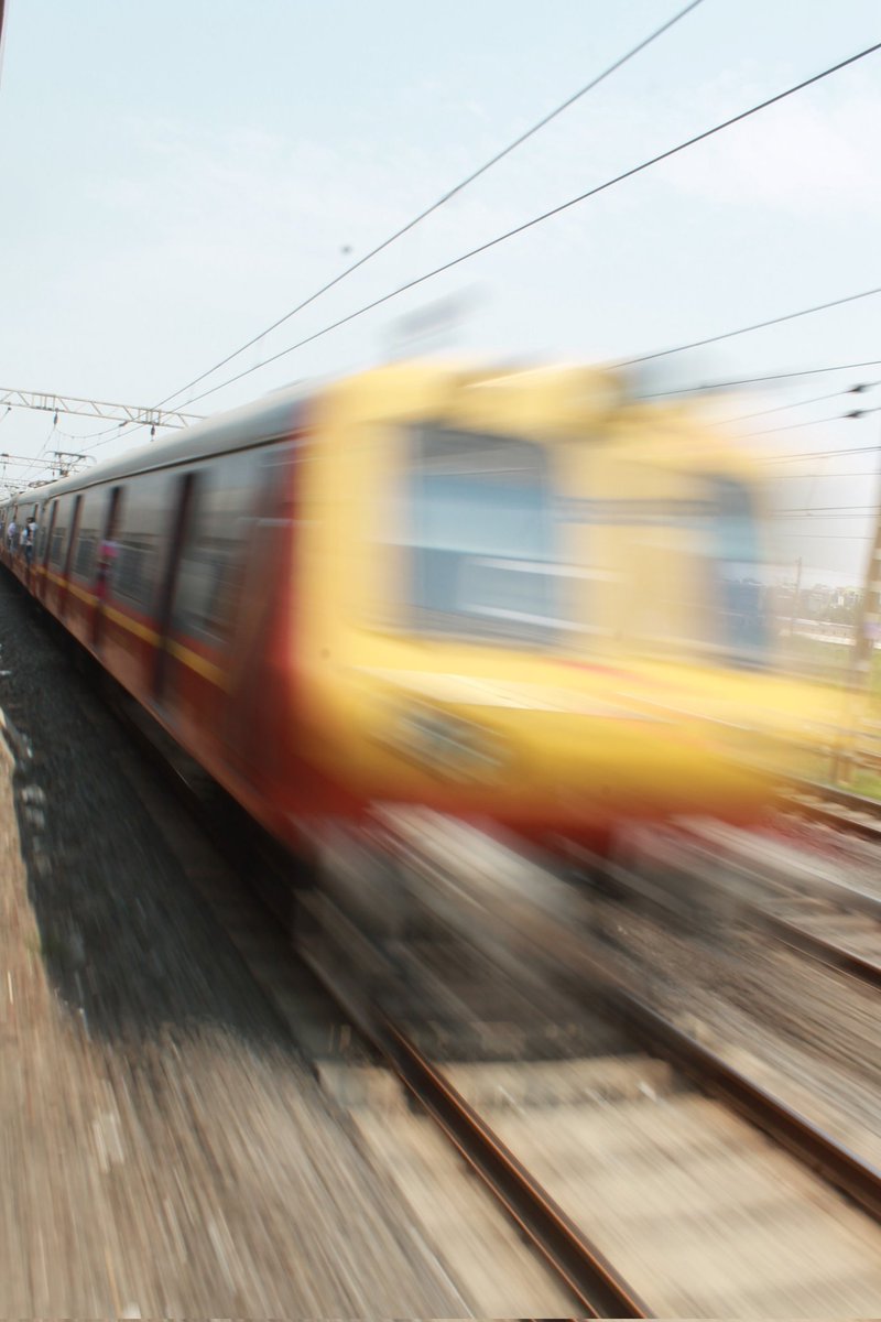 PradhannJi's tweet photo. #theme_pic_india_flow
#long_exposure
#mumbailocal #abstract
#shotoncanon https://t.co/YMfi3eDgcR