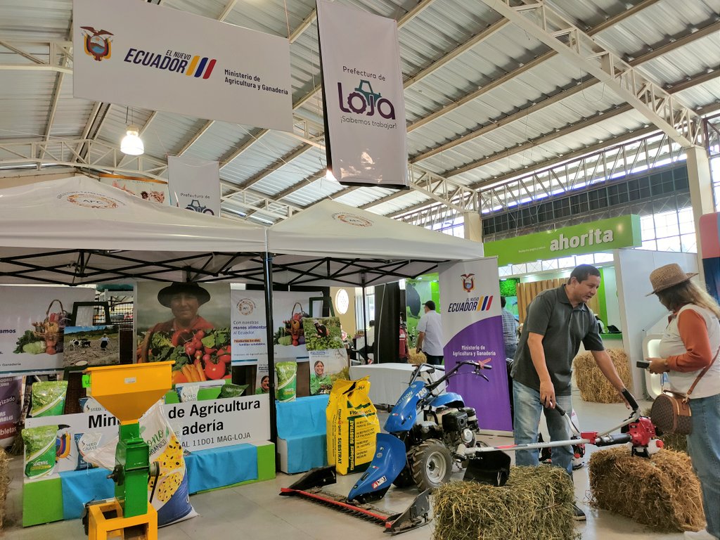 Agricultura_CZ7's tweet photo. #Loja | En la #ExpoferiaAgropecuaria Nuestra Señora de El Cisne #Loja2024 socializamos los servicios del #MAG enfocados en mejorar la producción agropecuaria, a través de la asistencia técnica y capacitación. https://t.co/SEjEz6gunI