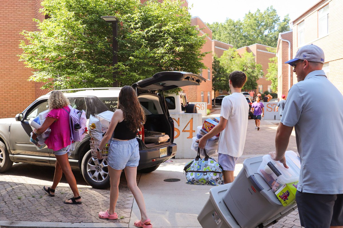 ClemsonHome's tweet photo. Welcome Home to our newest Tigers! 🐾 Today we welcomed our new residents for Summer II Move-In, including Summer Start and STEM Start. Here’s to an amazing start to your Clemson Home experience! 🧡  #ClemsonHome #ClemsonMoveIn #WelcomeHome https://t.co/lPQtnhMozh