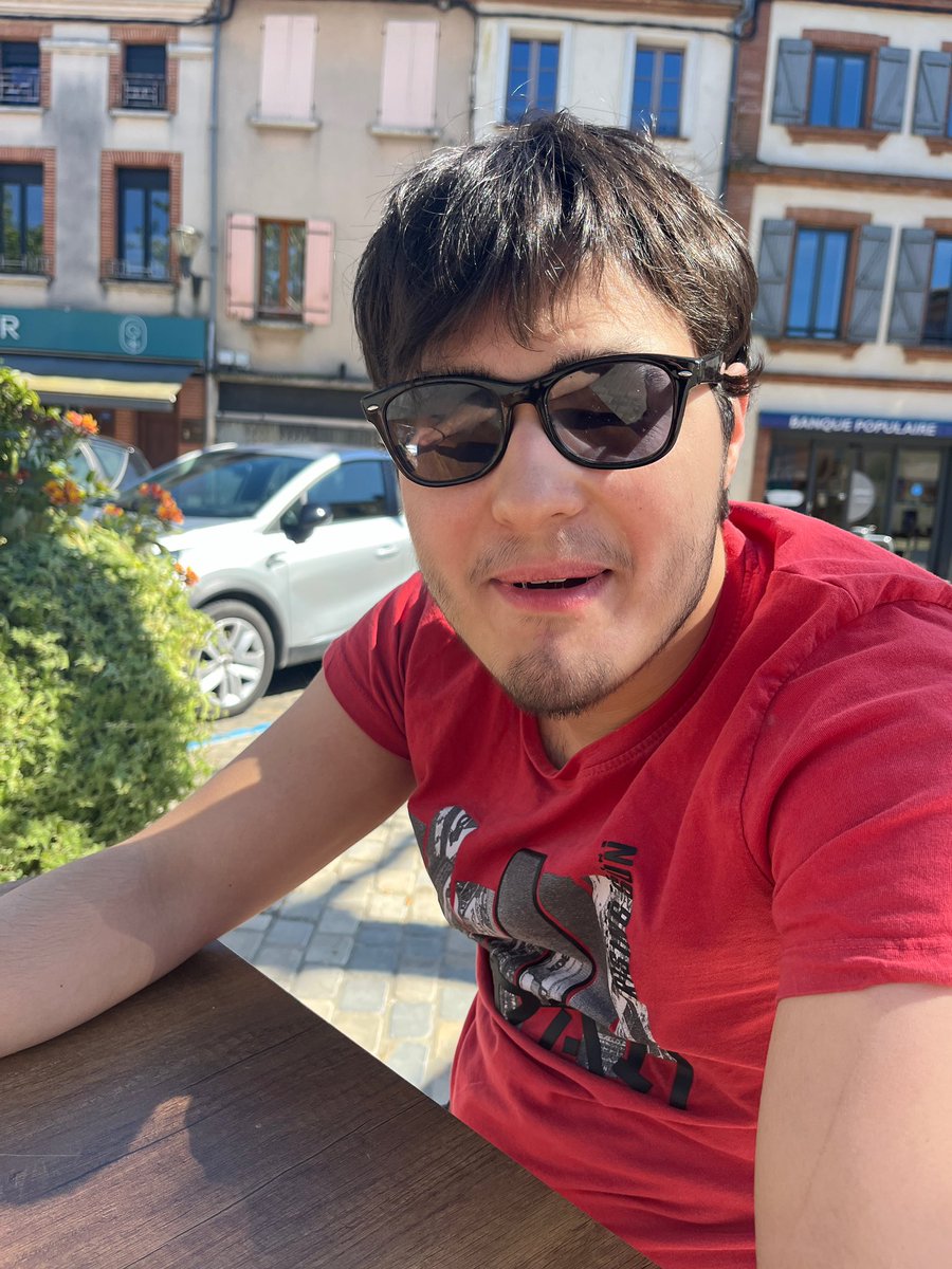 Votez pour Linval, député des handicapés, il pourra jeter des chaises à l’assemblée nationale sur la tronche des macronistes !!! 

🤣🤣🤣