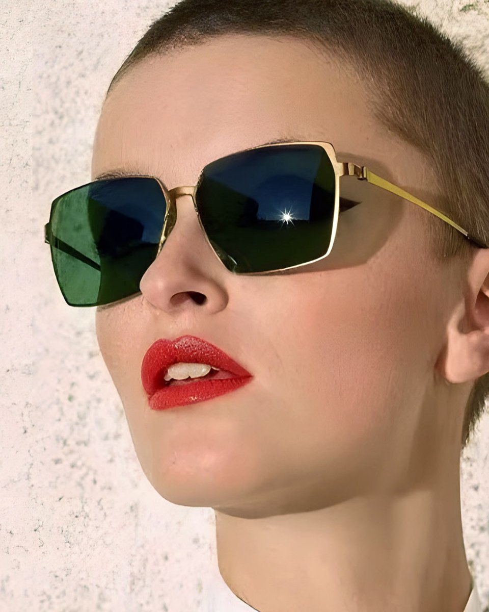 TitaniumOptix's tweet image. Say goodbye to constantly adjusting your shades. These IP-coated titanium frames offer a secure fit with a sleek, textured finish that's both functional and stylish.
#TexturedFrames #NonSlipSunglasses #FashionMeetsFunction #TitaniumTrend #EyewearInnovation
ow.ly/UxaK50SmPkv