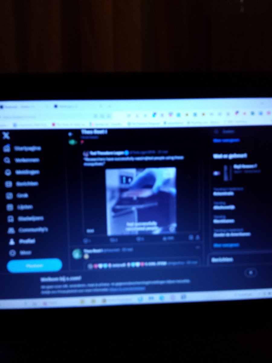 theoreet's tweet image. Dear mister #Musk, did someone compromise your #ComputerProgram?
Yesterday it went normal for a while but it's black again now... 😇  (screenpic)