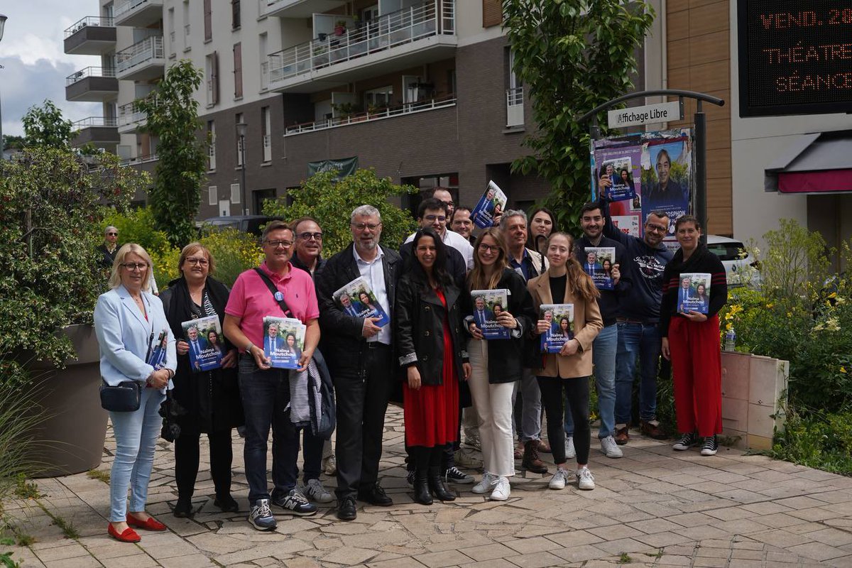 lisaberdah's tweet photo. Hier, c’était tractage au marché de #StLeuLaForêt et d’#Ermont, puis boîtage massif ! 

Soutien indefectible à @NaimaMoutchou, porteuse d’un projet clair et seul rempart face aux extrêmes. #NM24

#HorizonsLeParti #HorizonsJeunes #LegislativesAnticipées https://t.co/IvdSL1W5ek