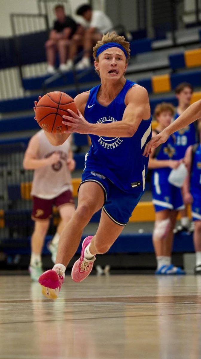2025 PG <a href="/SaxtonHoward11/">Saxton Howard</a> of Lexington Christian Academy was a walking bucket this weekend at the KABC Titans Shootout 

Averaged 36.5 PPG, 3.5 RPG, 5.5 APG, &amp; 3.8 SPG

TFG 55%
3FG 49%
FT 80%