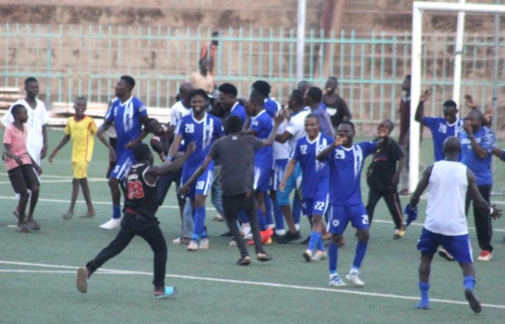 ⚽️  L’Etoile Filante de  Ouagadougou (EFO) s’est qualifiée en finale de la Coupe du Faso 2024 en battant l’ASFA Yennenga lors de la séance des tirs au but ce dimanche 23 juin 2024 à  Ouagadougou… 👇🏿👇🏿👇🏿 

burkina24.com/2024/06/23/foo….
