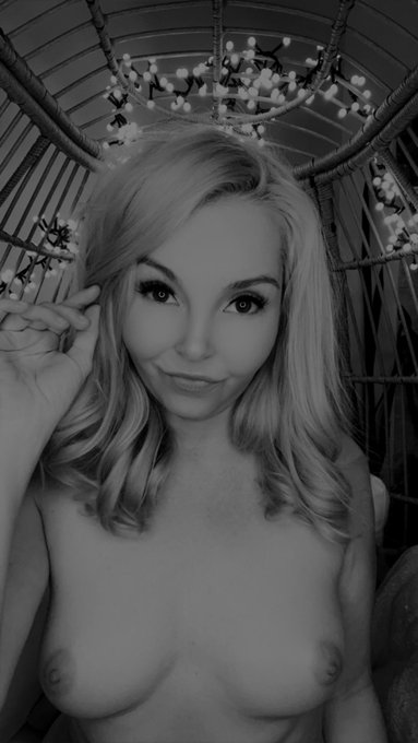 1 pic. There’s only one place you can chat with me and that’s https://t.co/Icq7H7BWNh https://t.co/1