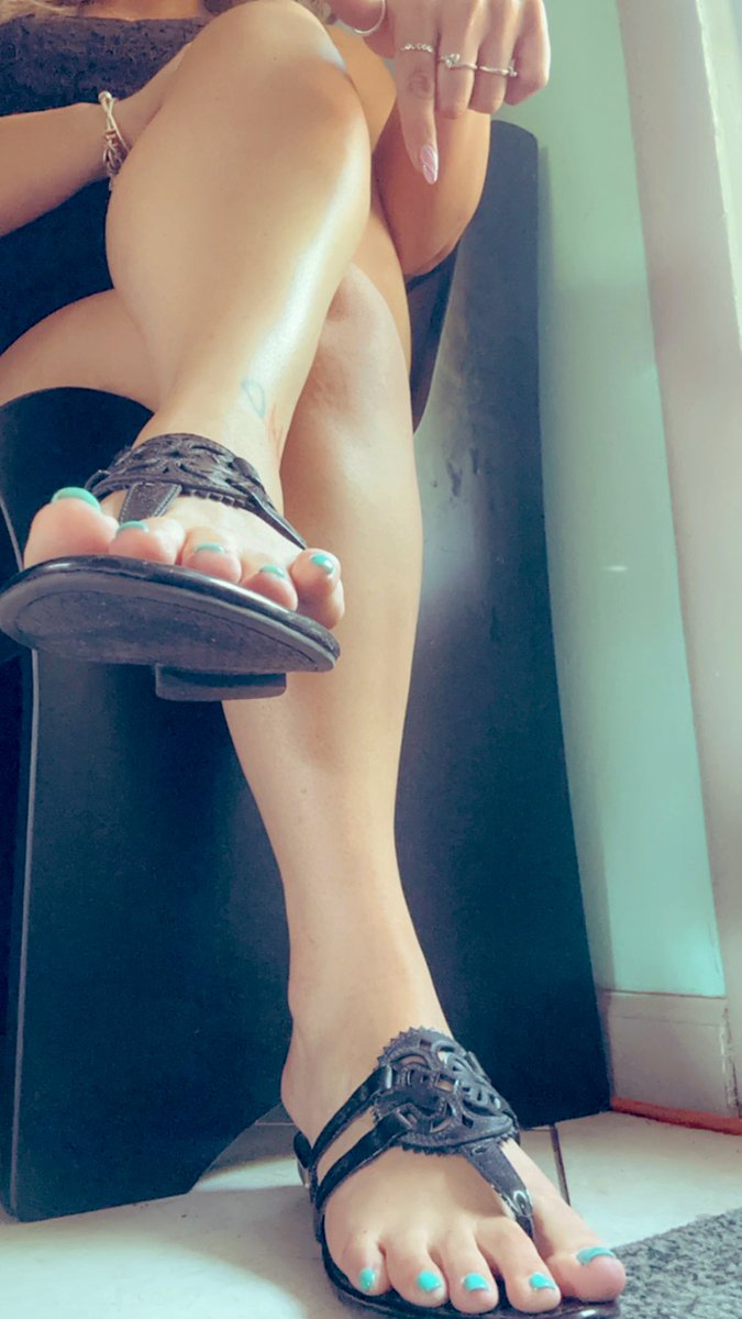 PrincessPtyFL1's tweet photo. Happy Worship Sunday #FootStools #FootSimps 
You already know where you belong! 
👇🏻 emptying your wallet at my perfect feet! 
$imp 
$end 
REPEAT 
#SummerSoles https://t.co/ZtqF4sPUGT