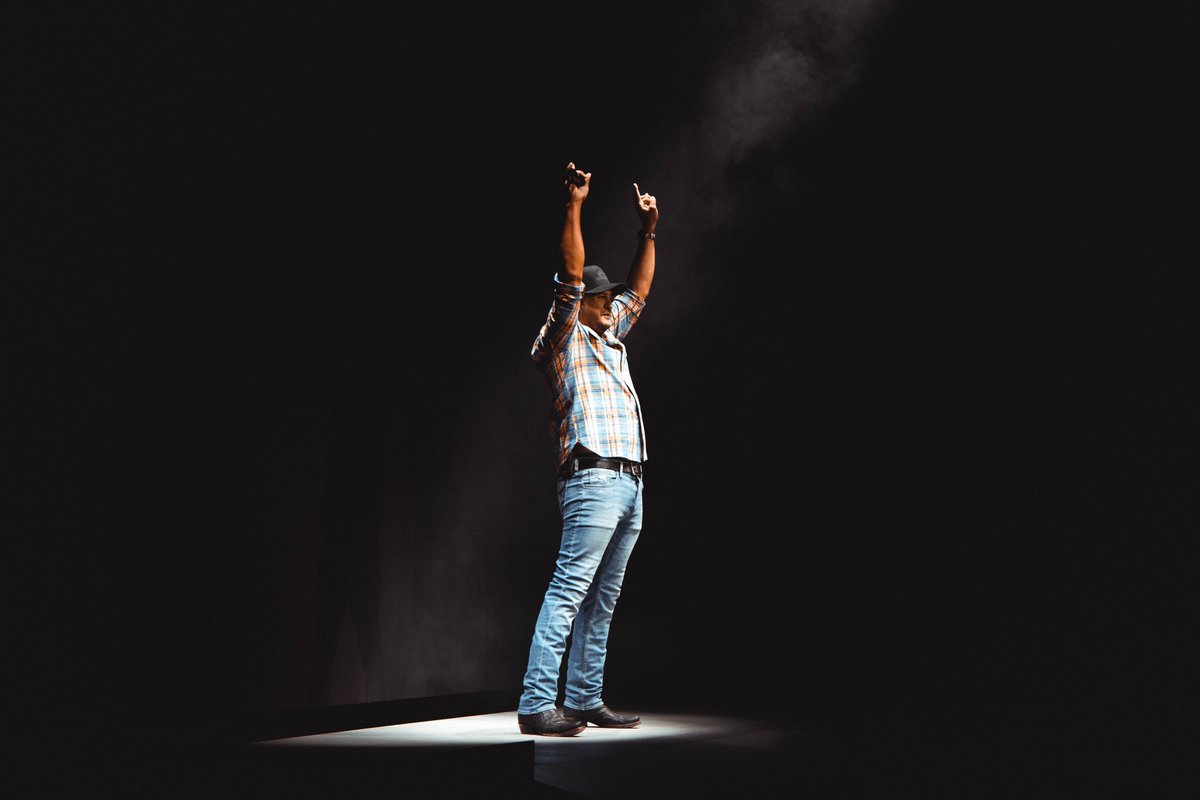 lukebryan's tweet image. Bristow, y’all really brought the heat last night. Thank you for selling this place out again. #MindOfACountryBoyTour