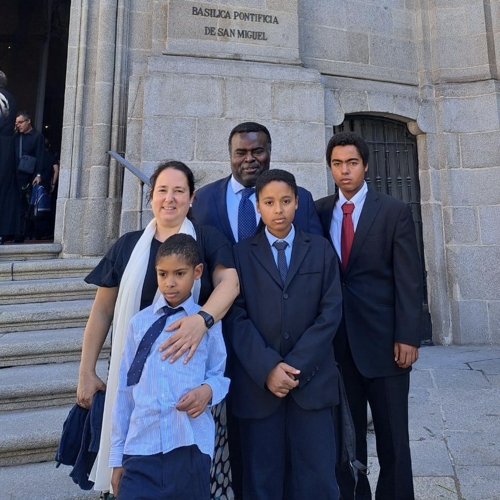 pradonuevo's tweet photo. Convocados por Mons. Bernardito Auza, Nuncio de SS, la Comunidad Familiar ha representado a la Obra de #PradoNuevo en dos Misas de Acción de Gracias por el 12º aniversario de @Pontifex_es. Una, con cobertura de @rtve. Otra, en la Almudena @archimadrid. Por su salud e intenciones. https://t.co/FE4NI0xp5r