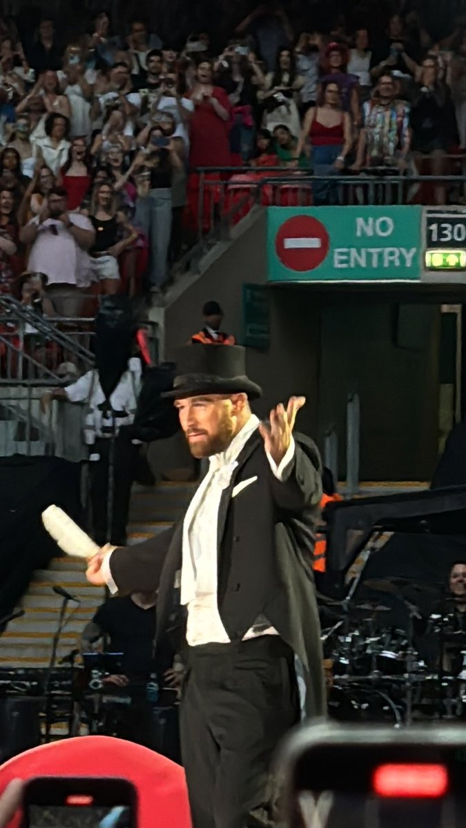 Taylor: ya fuiste a muchos shows gratis, ponte a chambear rey

Travis Kelce: