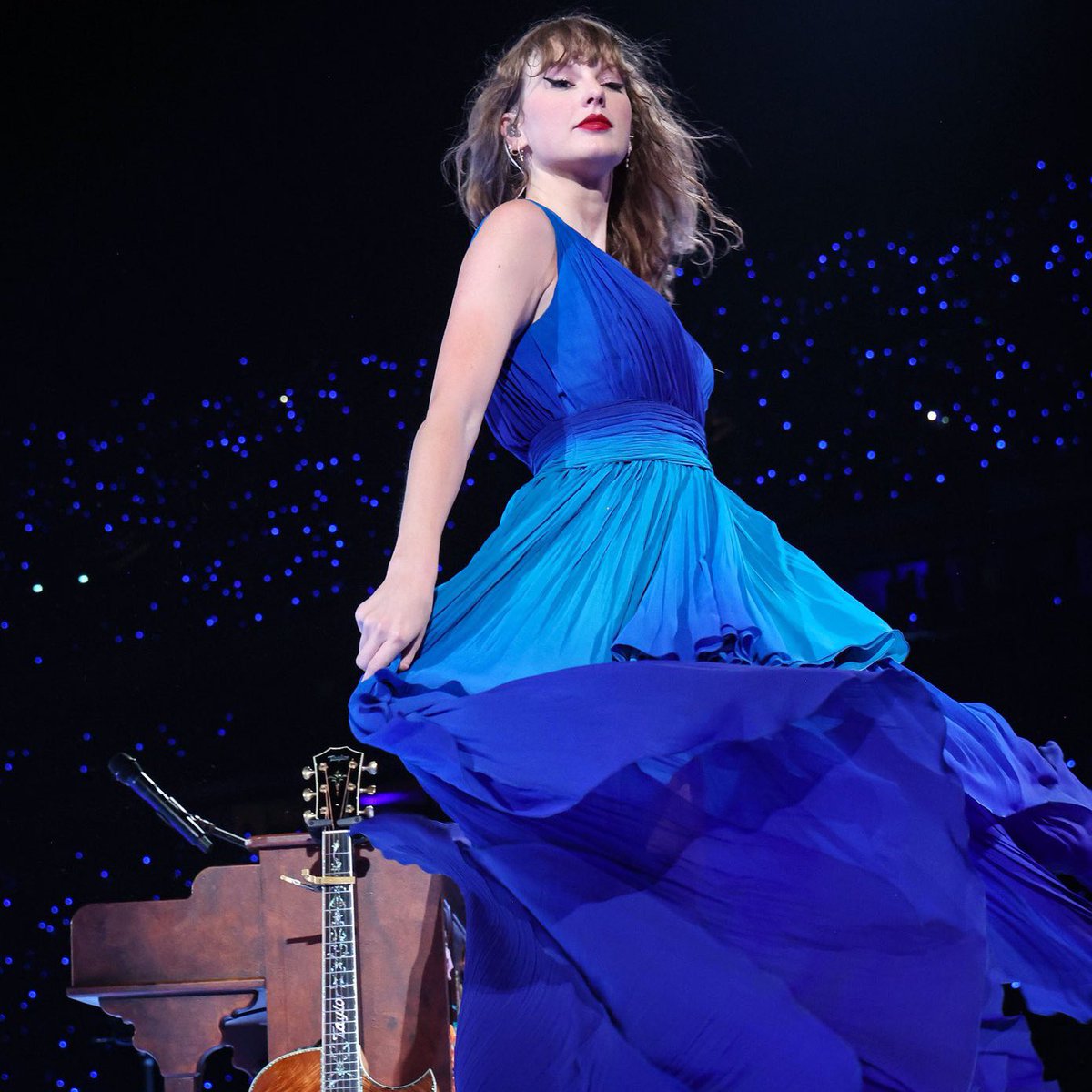 tswifterastour's tweet photo. 🚨| Both "London Boy" and "So Long, London" survived Part 1 of Taylor Swift's 'The Eras Tour' in London! #LondonTSTheErasTour https://t.co/NwYV8908Sa