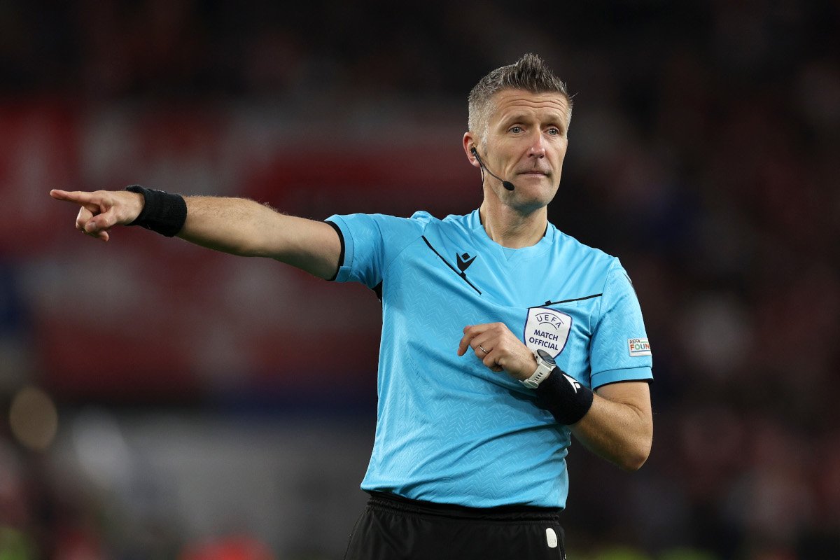 Luca_1199_VfB's tweet photo. Daniele Orsato 🇮🇹 vs Germany 🇩🇪

🅿️ 1 clear penalty not given
📞 27 wrong calls against 🇩🇪
💶 50.000€ earned

The next Robert Hoyzer?🔥
#SUIGER https://t.co/rvrmPwDpBC