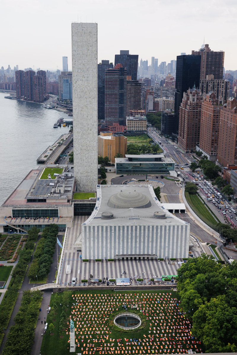 🇺🇳 UNITED NATIONS HEADQUARTERS 🕊️ INTERNATIONAL DAY OF YOGA 🧘 
On 21 June 2024 at the UN Headquarters, the <a href="/unchambermusic/">UN Chamber Music Society</a> performed a world music programme on the occasion of the 10th International Day of Yoga. webtv.un.org/en/asset/k1b/k…
📸: Permanent Mission of India to the UN 🇮🇳