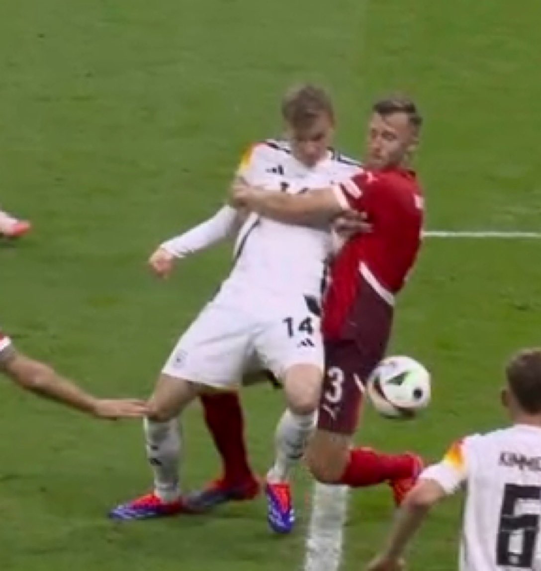 Bayer is a plushtoy for him wtf 💀#EURo2024