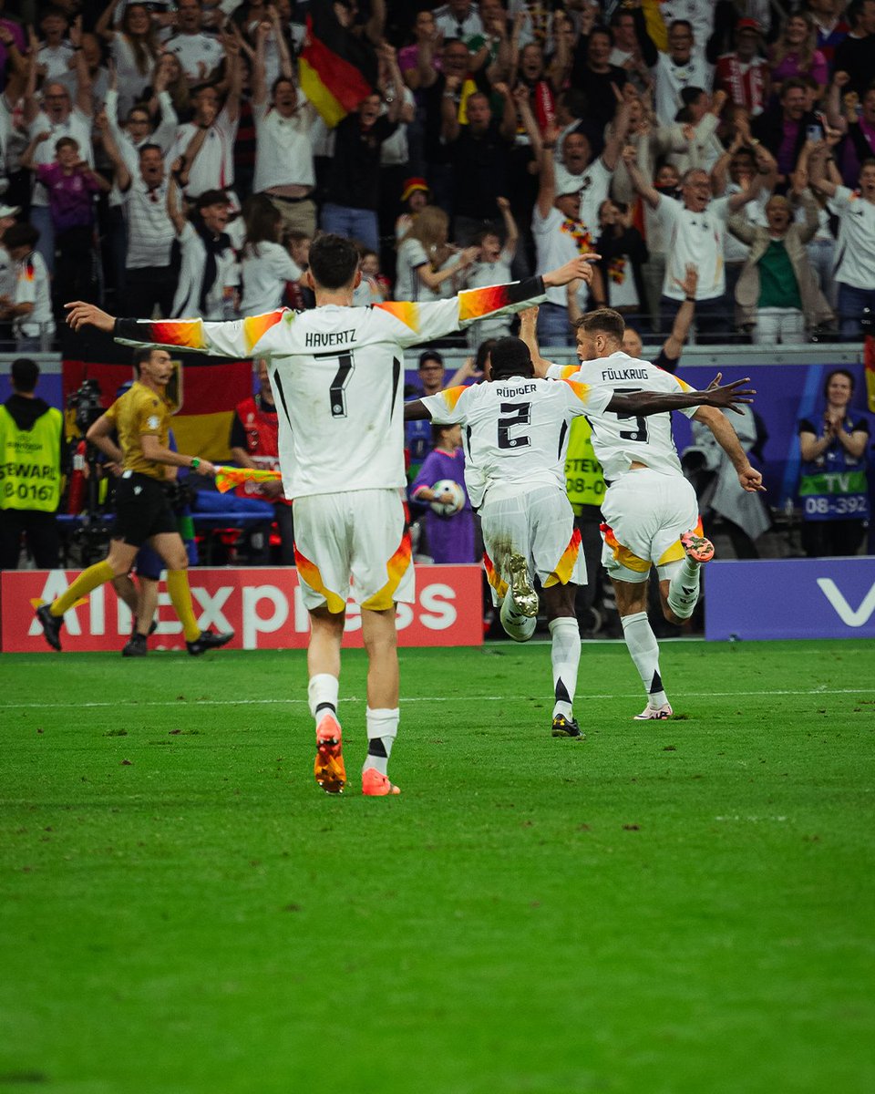 DFB_Team_EN's tweet photo. No better feeling than a last minute goal!! 🔥

#DFB #GermanFootball #GermanMNT #EURO2024 #SUIGER

📸 DFB/ Philipp Reinhard https://t.co/LbL3uID0rc