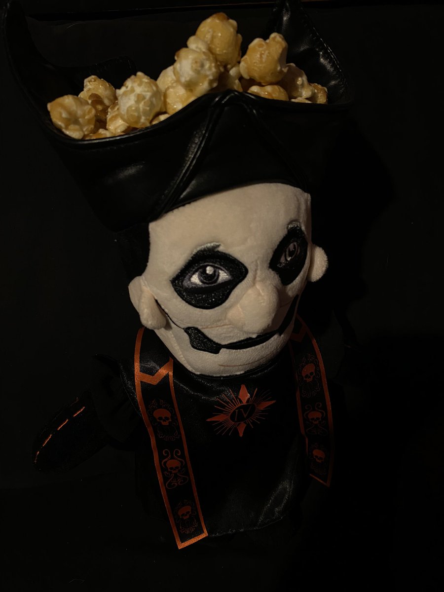 cardinaIust's tweet photo. 𝔓𝔬𝔭𝔢𝔠𝔬𝔯𝔫 //𐕣 🍿

𝔗𝔞𝔤𝔰: #thebandghost #ghostband #paparmeritus #papaiv #popecorn #theratman https://t.co/cEvYRNu8SH