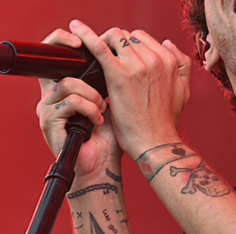 louis hands bot (@lwthandsbot) on Twitter photo 