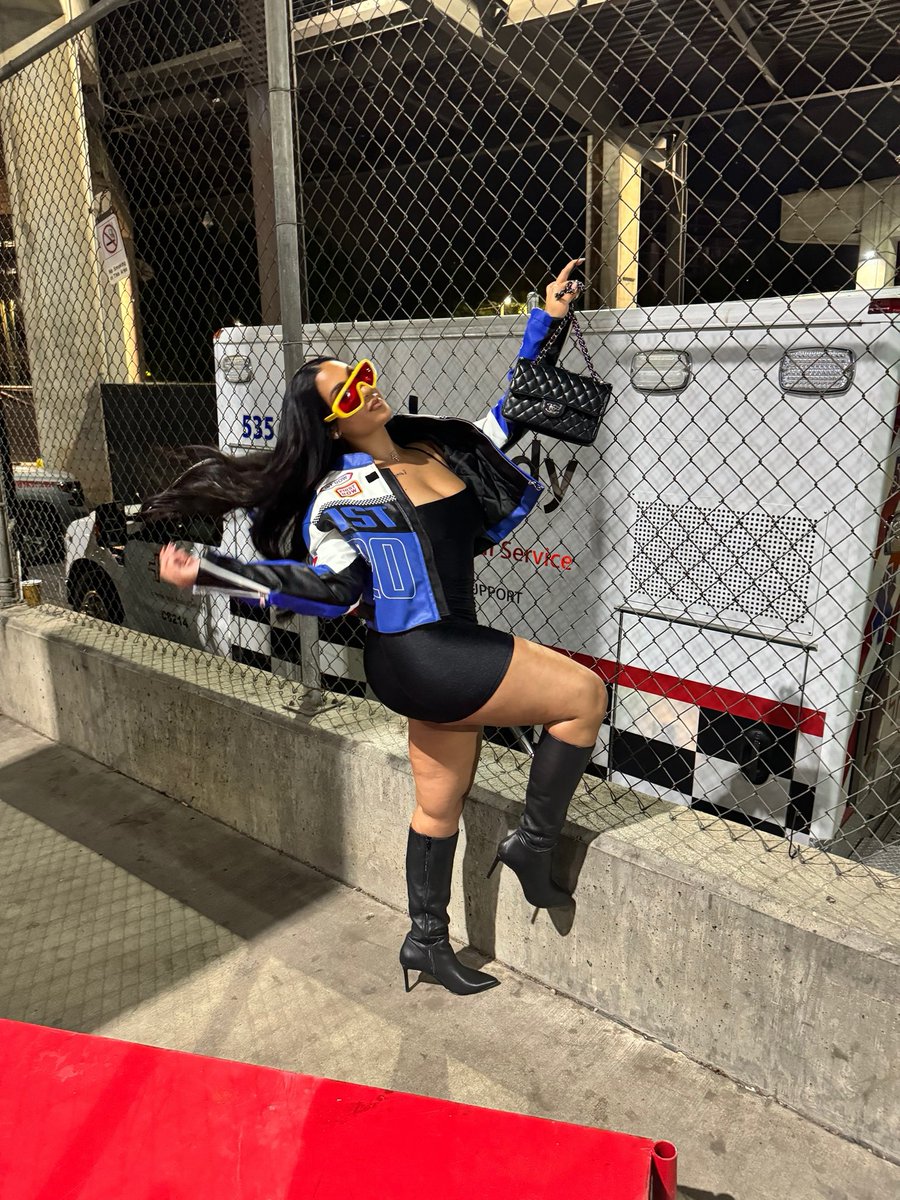 queennaija's tweet photo. https://t.co/FEP8vBMsDa