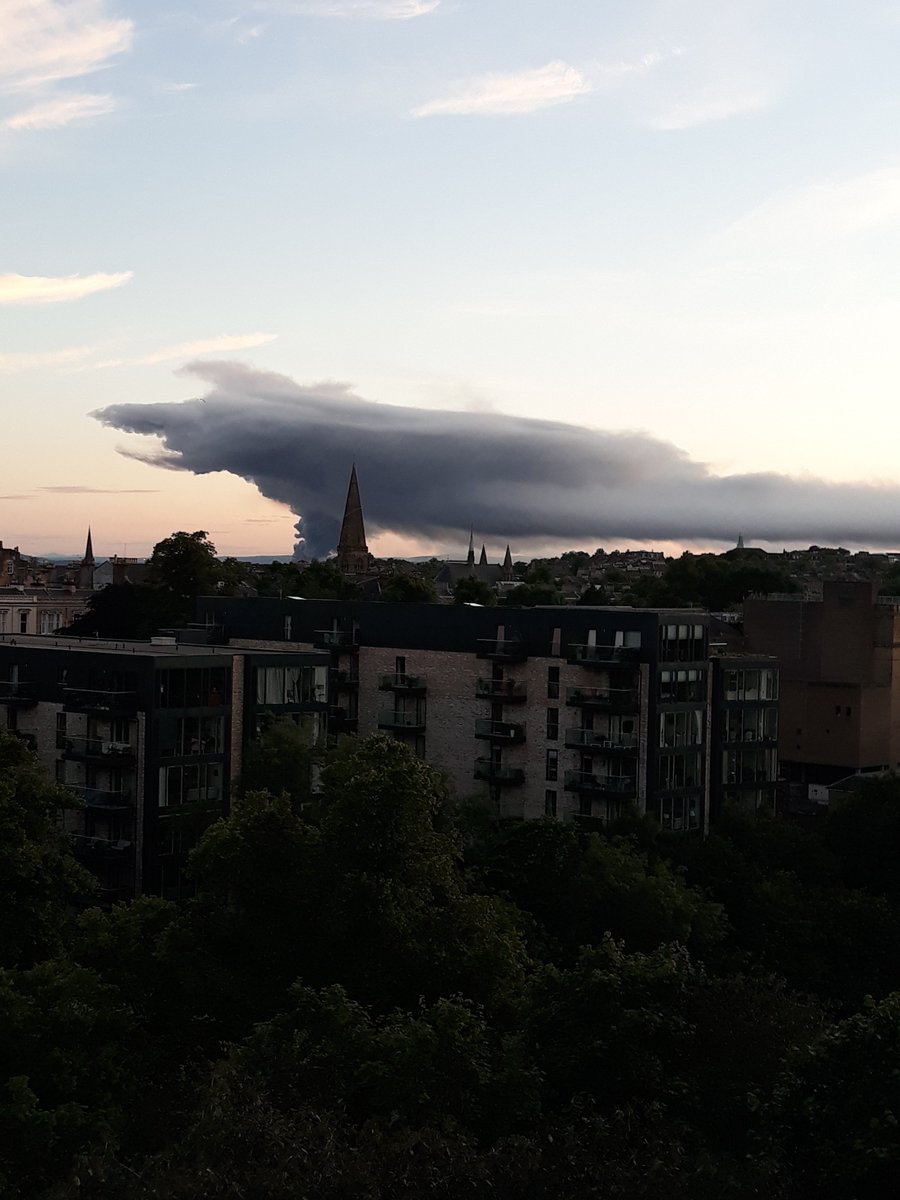 matpom45's tweet photo. There is an impressive #fire with a huge #smoke plume at the moment in #Glasgow https://t.co/QDyvwHVpoA