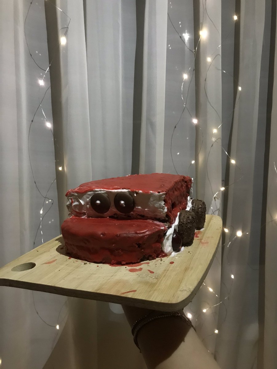 Kardeşimin sevgilisine yaptığı pasta...
Galiba aşk var ve yeniyo