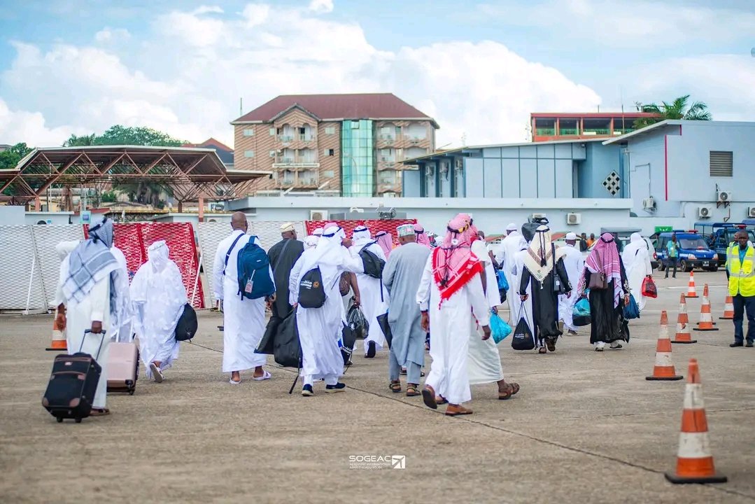 Africaguinee's tweet image. Retour des pèlerins🇬🇳🇸🇦

Le convoi transportant 292 pèlerins à bord a déjà été accueilli.

#SOGEAC #Hadj #Pelerinage #Guinee #Transport #Africaguinee