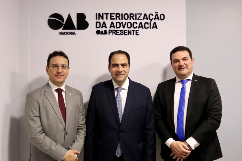 MAYCONLUZ14's tweet photo. Com o Presidente da OAB Nacional @beto_simonetti e com o Presidente da OAB Seccional Piauí @CelsoBarrosNeto inaugurando a nova sede da Subseção de Picos! Avante advocacia picoense! https://t.co/0WY1PedbvQ