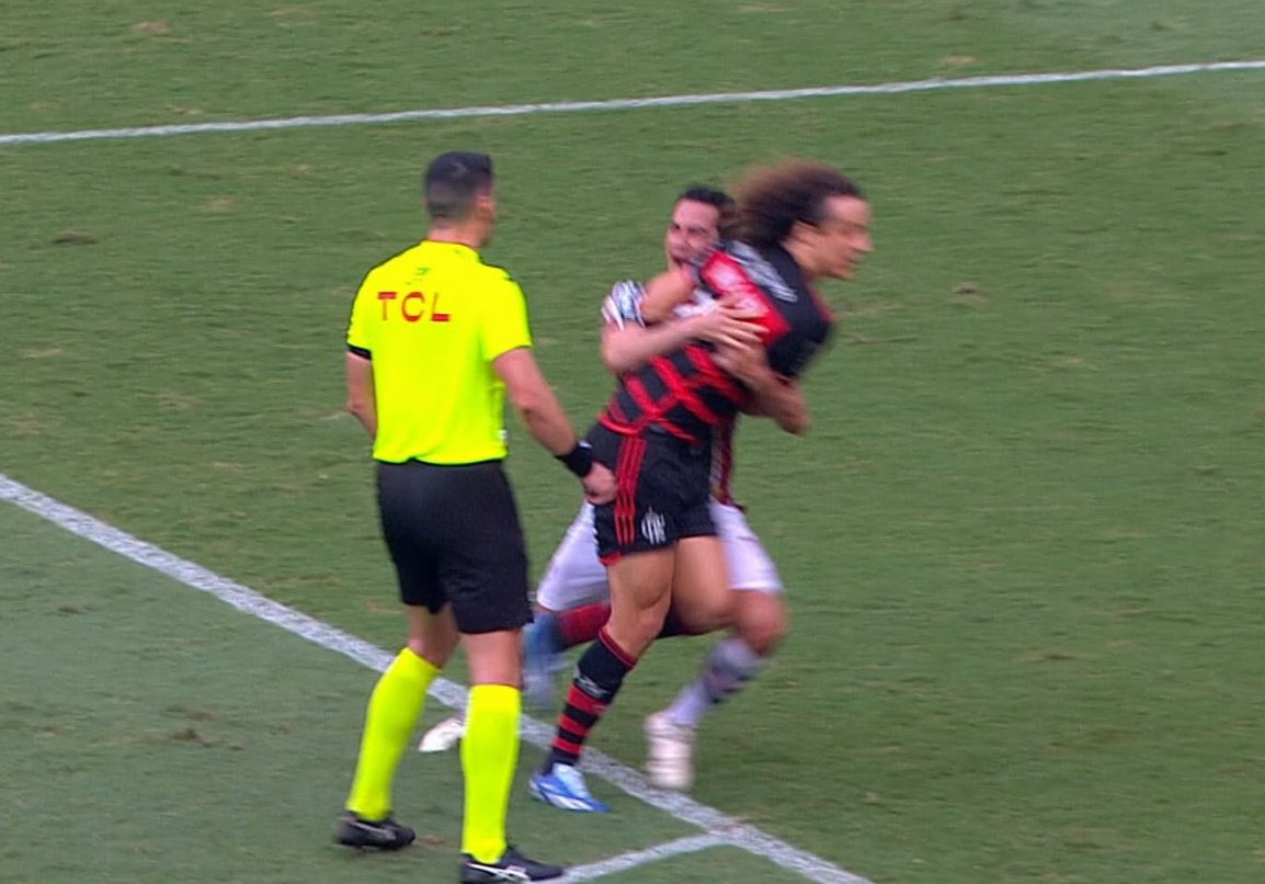 rvieira6005's tweet photo. Quem tiver chorando.

Mostrar esses 2 pênaltis a favor do Flamengo. 

Que nenhum programa esportivo está abordando. https://t.co/UpzPXDRiK3
