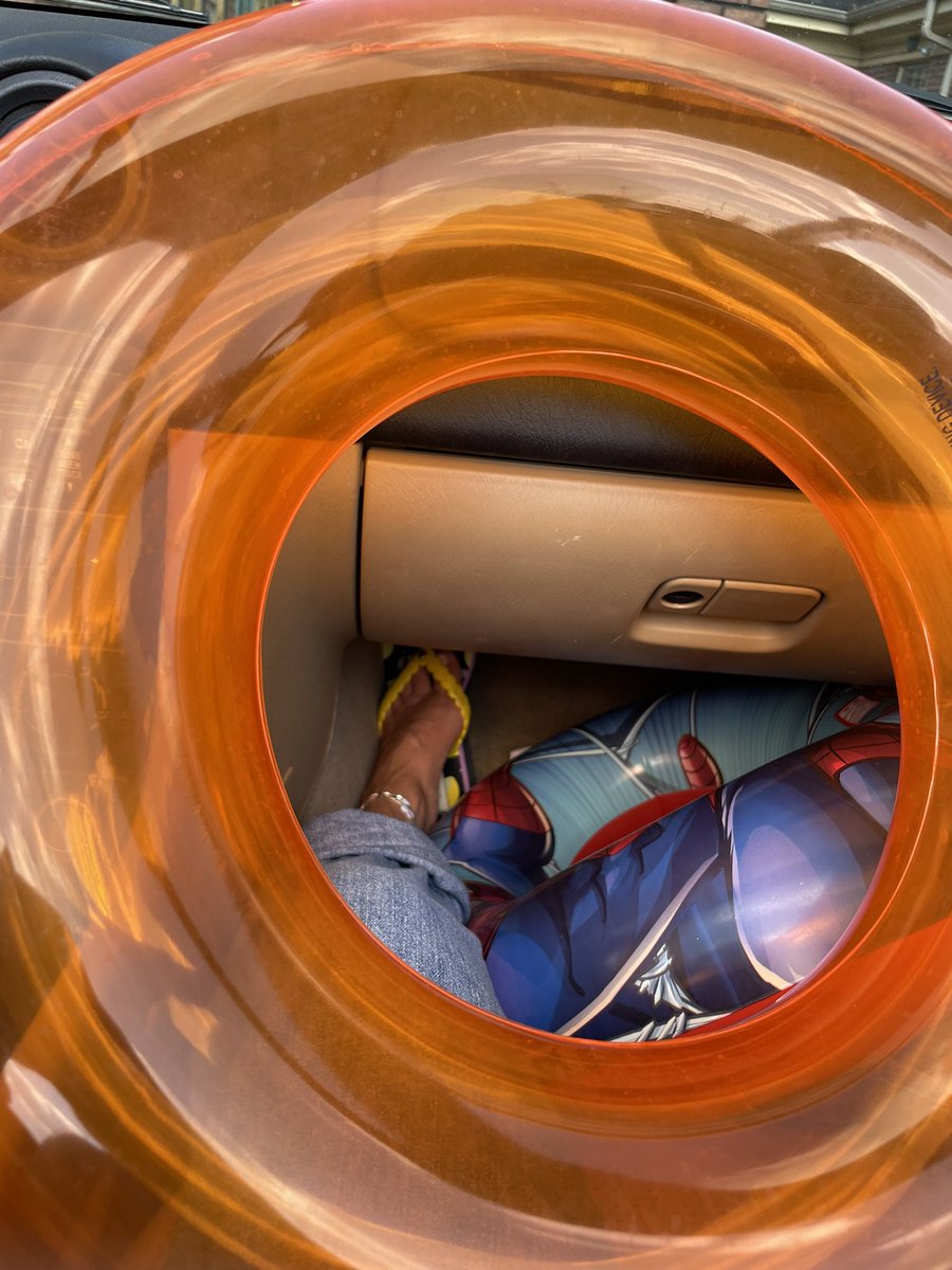 MadameAmerica's tweet image. Tiny cars, man. 
#PoolDay #PizzaRun