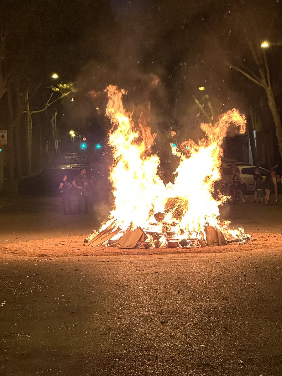 Visca Sant Joan, podem cremar tot el mal rotllo!!! Visca la tradició