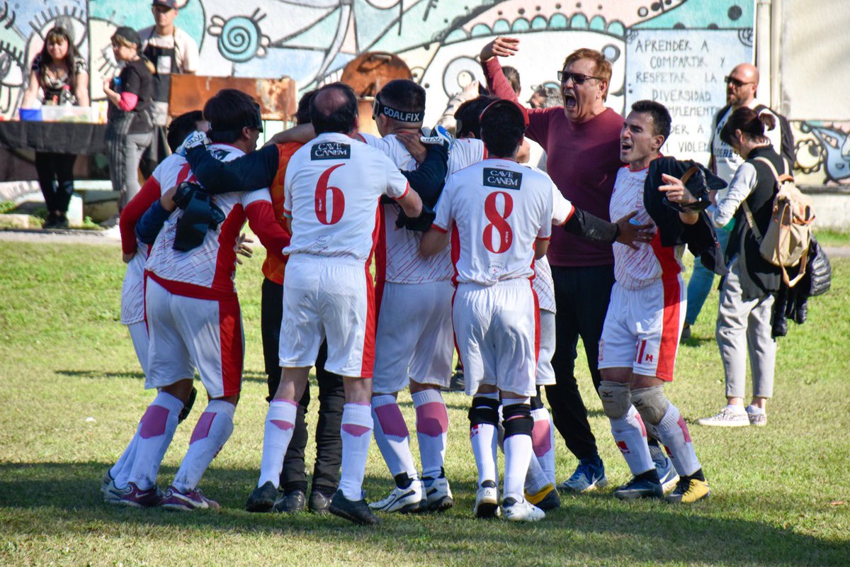 El sábado 15/06 nuestro equipo de fútbol para ciegos jugó su 1er fecha del torneo contra Instituto Rossell, ganando 2-1 y contra Mun. de Avellaneda donde se goleó 3-0. Braian Pereyra llegó a los 150 goles vistiendo la camiseta de Huracán, a quien queremos felicitar muchísimo! 🎈
