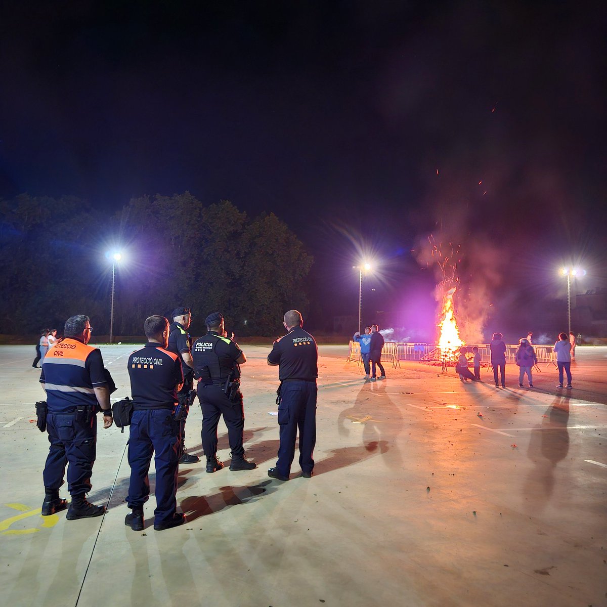 GMsantgregori's tweet photo. 🚓👮🏻👮🏻 Dispositiu especial al municipi de Sant Gregori per la revetlla de Sant Joan, conjuntament amb @PcSantGregori i brigada municipal @AjSantGregori
➡️ @GMCatalunya https://t.co/Lq0BEe5gap