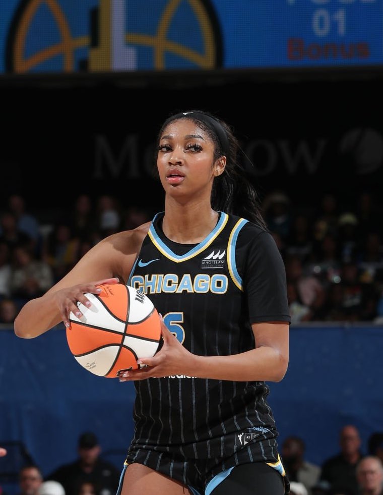TheDunkCentral's tweet photo. ANGEL REESE TODAY

25 POINTS 
16 REBOUNDS 
8/12 FG
9/11 FT

8 straight double-doubles 🔥🔥🔥 https://t.co/Bdd7ji2mwQ