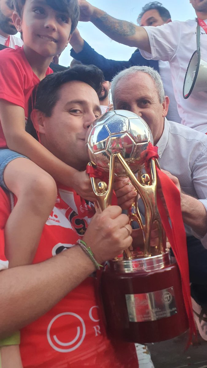 Duck_Daniels's tweet photo. Demasiado tiempo entre fotos. Un logro q Cartagena llevaba esperando mucho tiempo y que d nos debía.
Gracias familia @MinguezSaez por crearlo, a tantos jugadores y persona x cuidarlo durante años, 
@JimbeeCartagena x hacerlo realidad y @ANTCASMAN x meterme la afición https://t.co/7bAiTacDP5