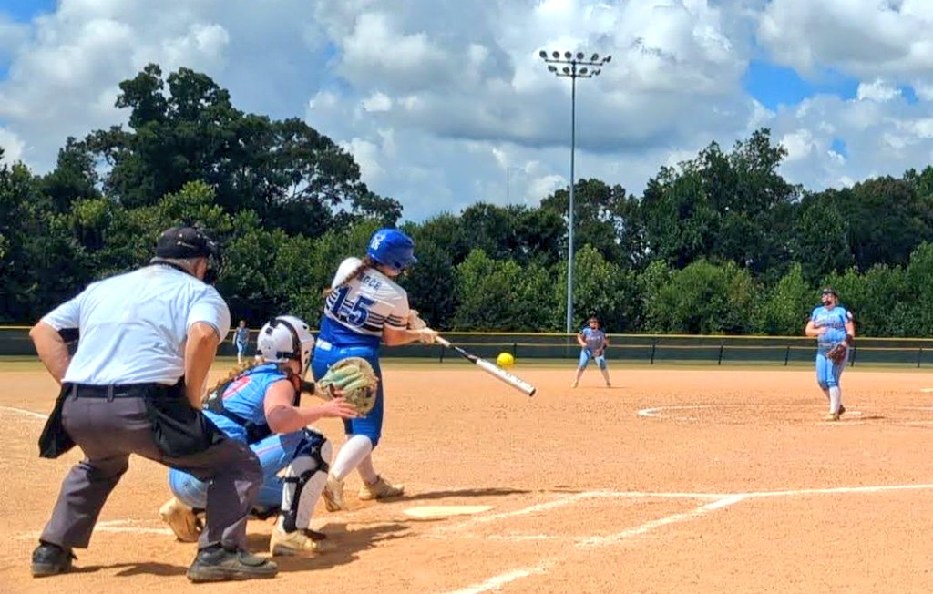HaileyGroce2027's tweet photo. We played in the Firecracker Battle on the Border this weekend and won the B bracket with 9 girls all day! I hit 667avg in 8 AB and did good pitching with 4SO. After our one-day tournament, today I went to support our 14u Rockers team! Excited for what's next to come! @nc_rockers https://t.co/RuIHhwjVvF